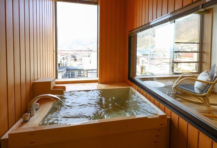 חדר משפחתי, Suwakoen