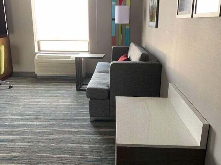 带双人床的标准工作室, Hampton Inn & Suites Syracuse Dewitt