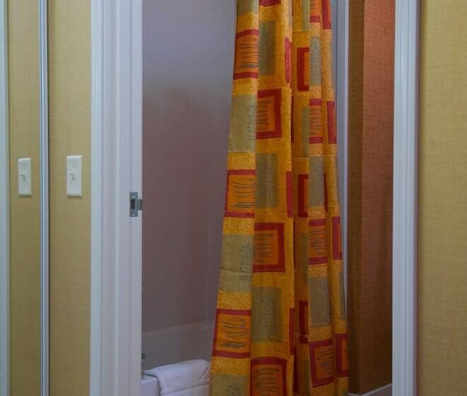 스위트, Homewood Suites Medford
