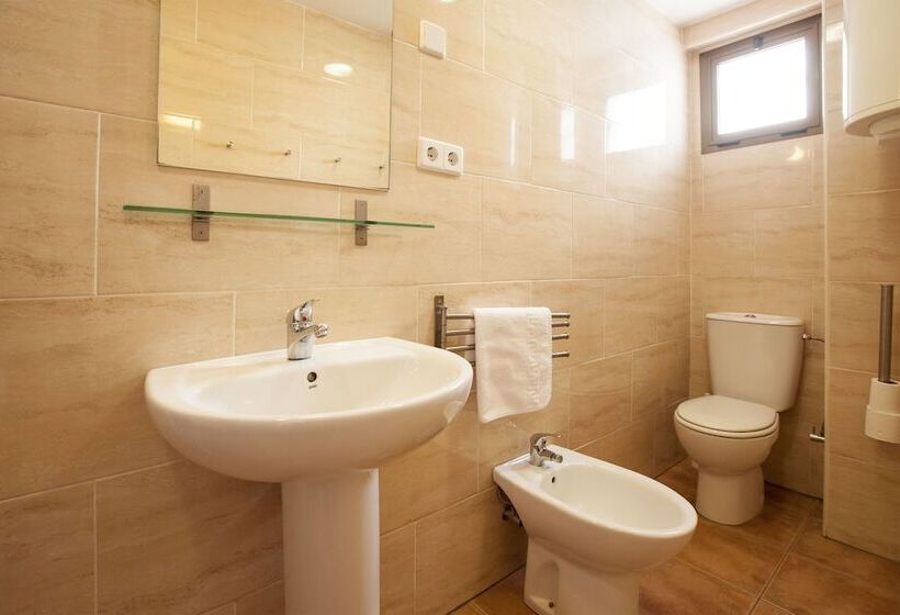 غرفة قياسية رباعية, Serramar