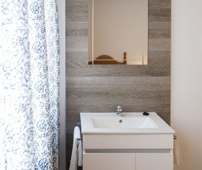 غرفة قياسية حمام مشترك, Serramar