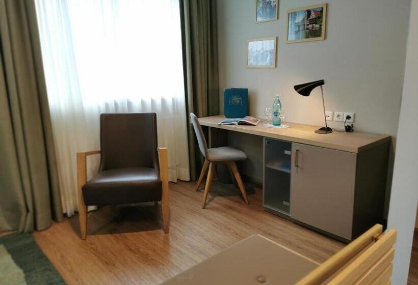 スタンダード４人部屋, Alpha