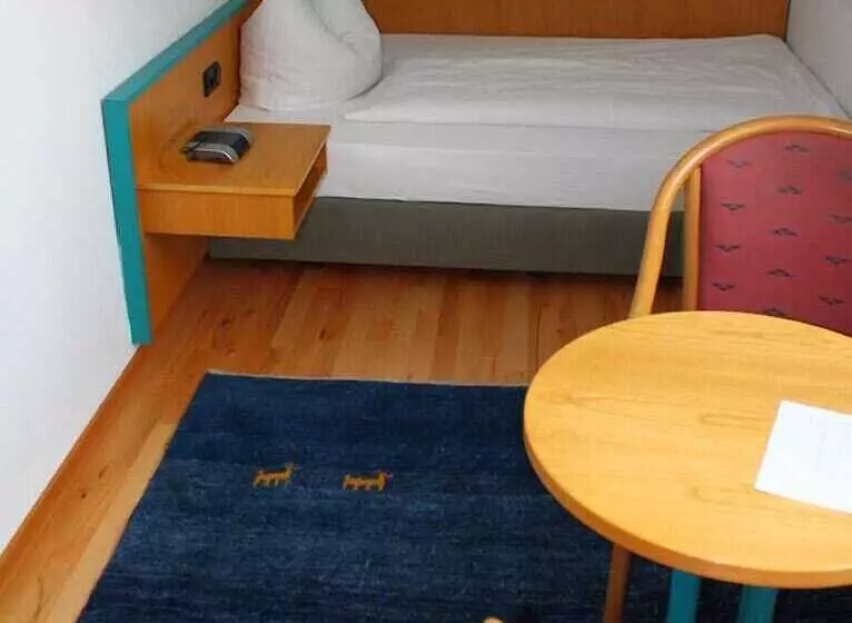 Quarto Estandar Individual, Alpha