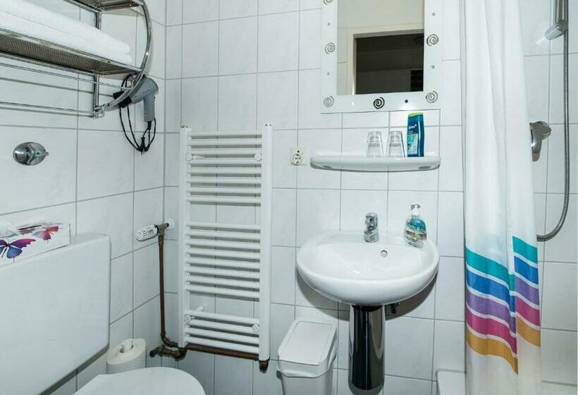 اتاق استاندارد یک نفره, Am Hillmannplatz Nr.1