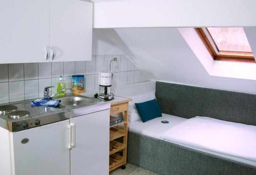 استودیوی استاندارد, Am Hillmannplatz Nr.1