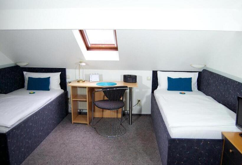 استودیوی استاندارد, Am Hillmannplatz Nr.1