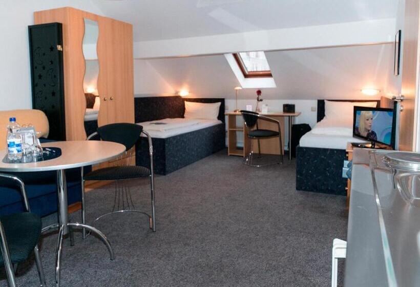 استودیوی استاندارد, Am Hillmannplatz Nr.1