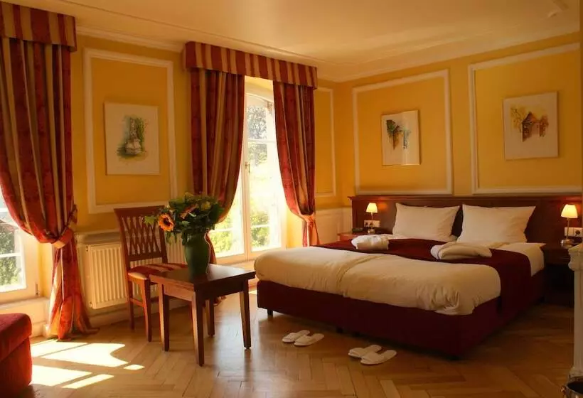 Classic-huone, Chateau De Pourtales
