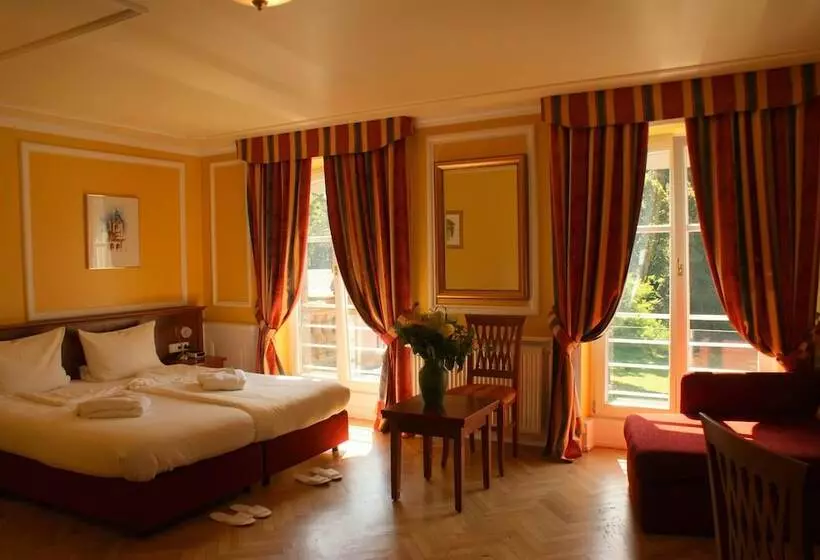 Classic-huone, Chateau De Pourtales