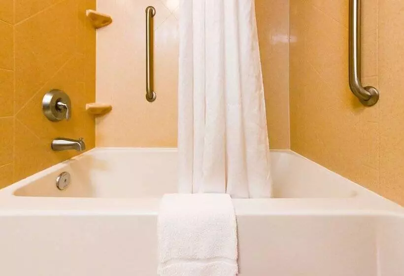 ２ダブルベッドのスタンダードルーム, Hampton Inn Suites Smithfield