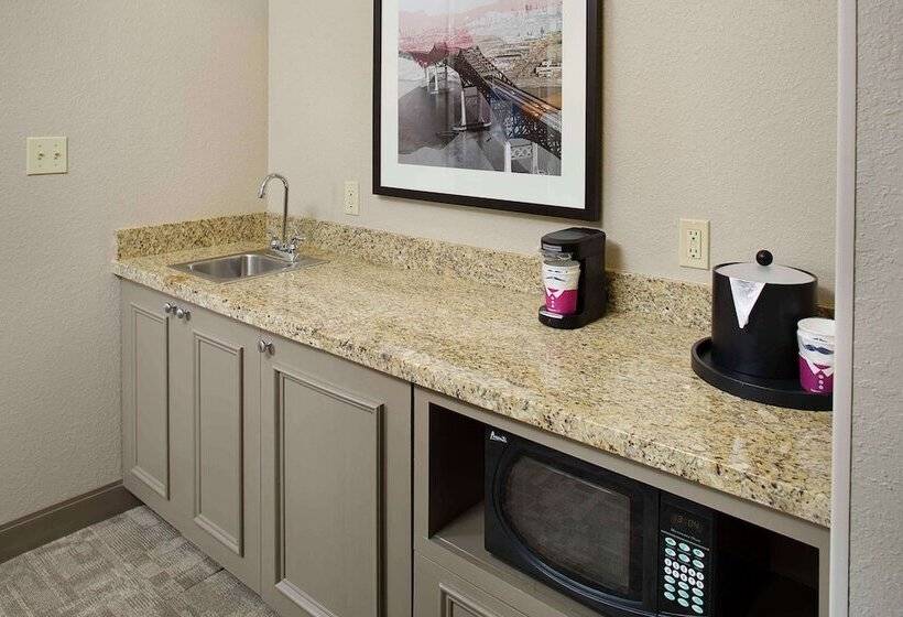 جناح, Hampton Inn Garden City Long Island