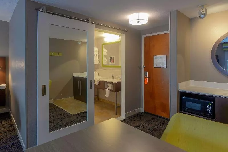 キングサイドベッドのスタンダードワンルーム, Hampton Inn & Suites Atlsix Flags