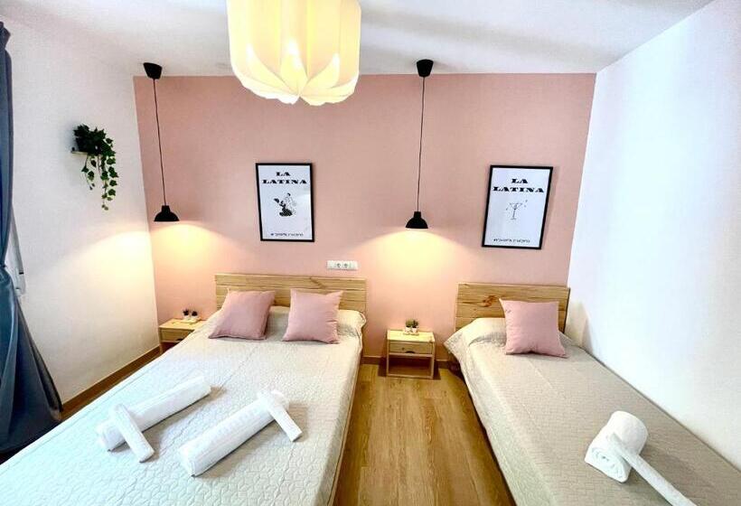 اتاق استاندارد سه نفره, Operas