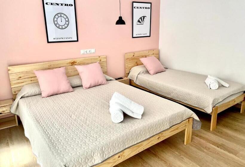 اتاق استاندارد سه نفره, Operas