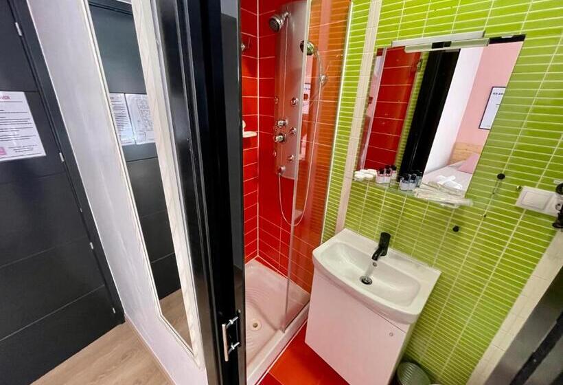 اتاق استاندارد, Operas