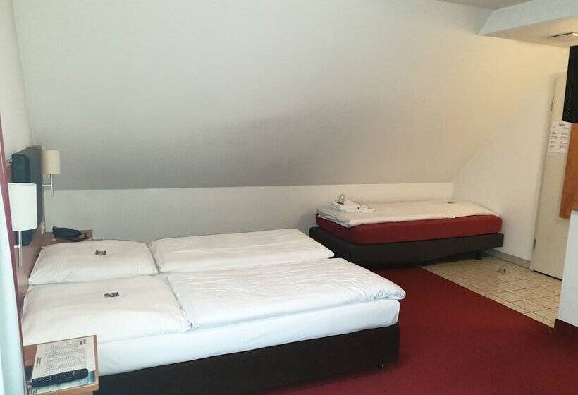 标准三人间, Neuwirtshaus