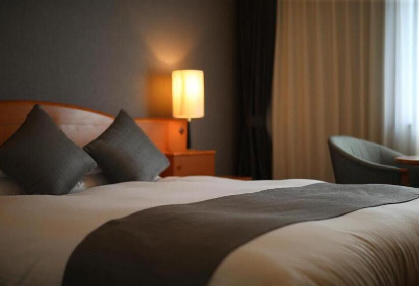 غرفة قياسية, Okayama Koraku