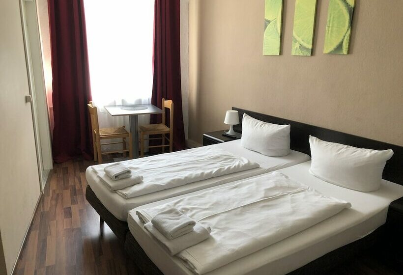 اتاق اکونومی با حمام مشترک, Pension Reiter