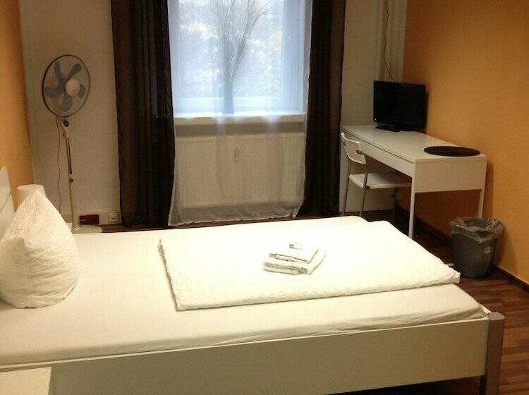 اتاق اکونومی با حمام مشترک, Pension Reiter