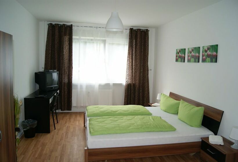 اتاق اکونومی با حمام مشترک, Pension Reiter