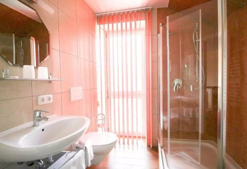 バルコニー付きシングルスタンダードルーム, Kneipp Kurhotel Emilie
