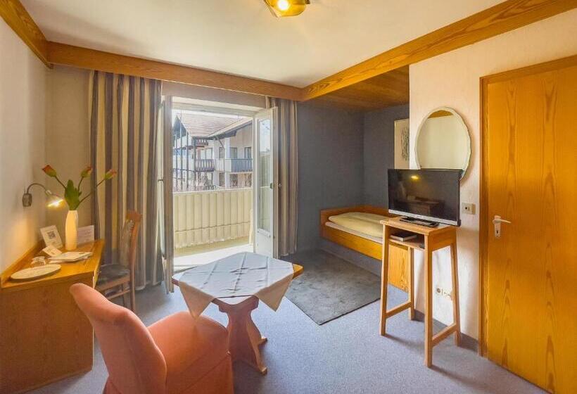 Номер Стандарт Индивидуальный с Балконом, Kneipp Kurhotel Emilie