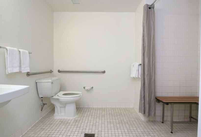 Номер Стандарт 2 Двуспальные Кровати, Motel 6colchester, Vt  Burlington