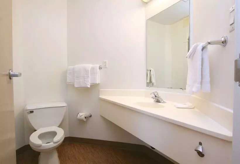 ２ダブルベッドのスタンダードルーム, Motel 6colchester, Vt  Burlington
