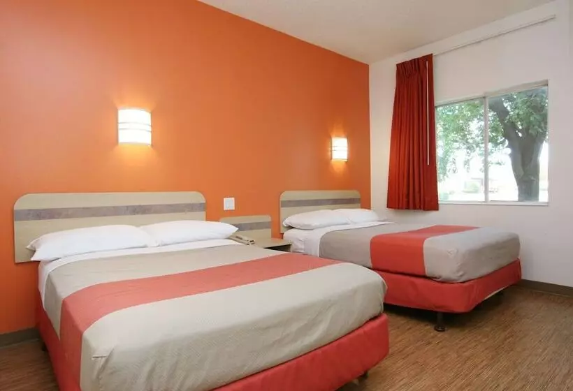 ２ダブルベッドのスタンダードルーム, Motel 6colchester, Vt  Burlington