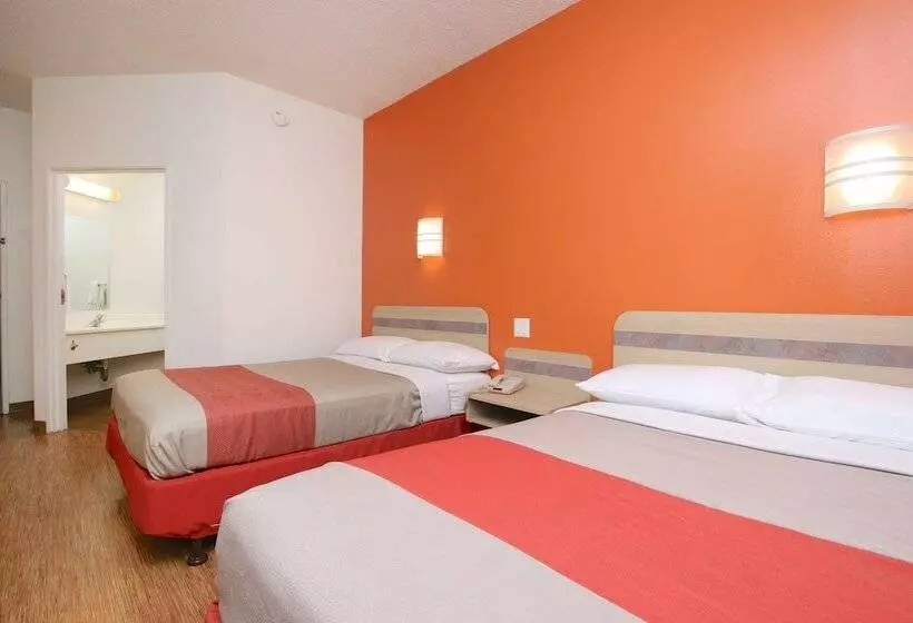 ２ダブルベッドのスタンダードルーム, Motel 6colchester, Vt  Burlington