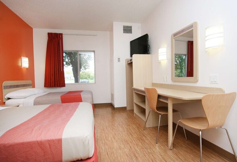 Номер Стандарт 2 Двуспальные Кровати, Motel 6colchester, Vt  Burlington
