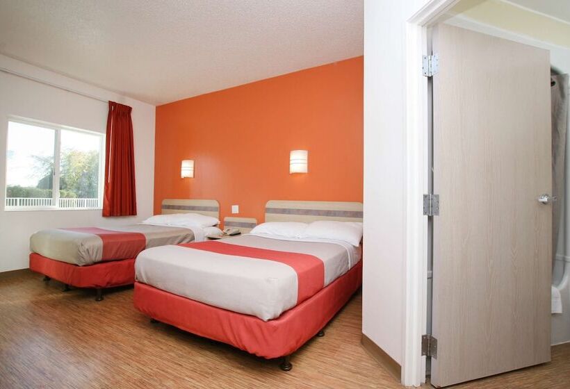 غرفه قياسيه سريرين مزدوجين, Motel 6colchester, Vt  Burlington