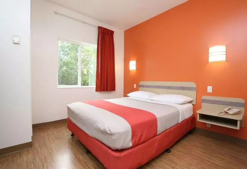 デラックスルーム, Motel 6colchester, Vt  Burlington