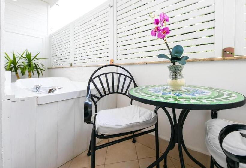 اتاق استاندارد با وان آب گرم, Suites Roma Tiburtina