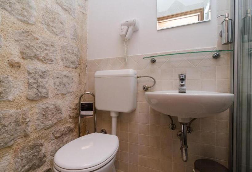 اتاق استاندارد, Eddie's Sea View Rooms Old Town