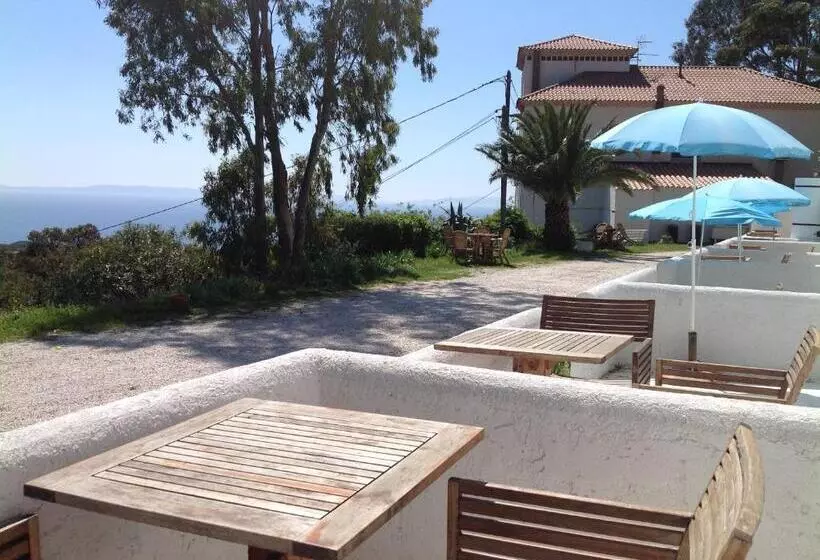 اتاق سه نفره سوپریور با چشم‌انداز دریا, Azur