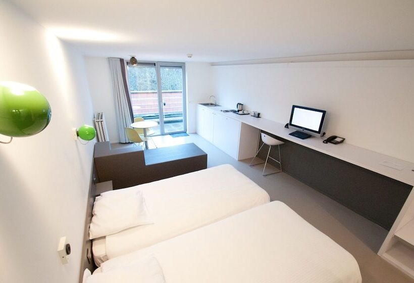 חדר סטודיו סטנדרד, Corbie Geel