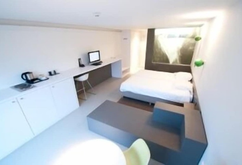 스탠다드 스튜디오, Corbie Geel