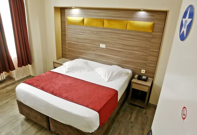 اتاق استاندارد سه نفره, De France