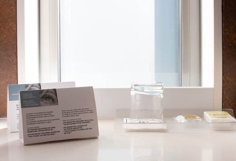 اتاق استاندارد با بالکن, Eurostars Oporto