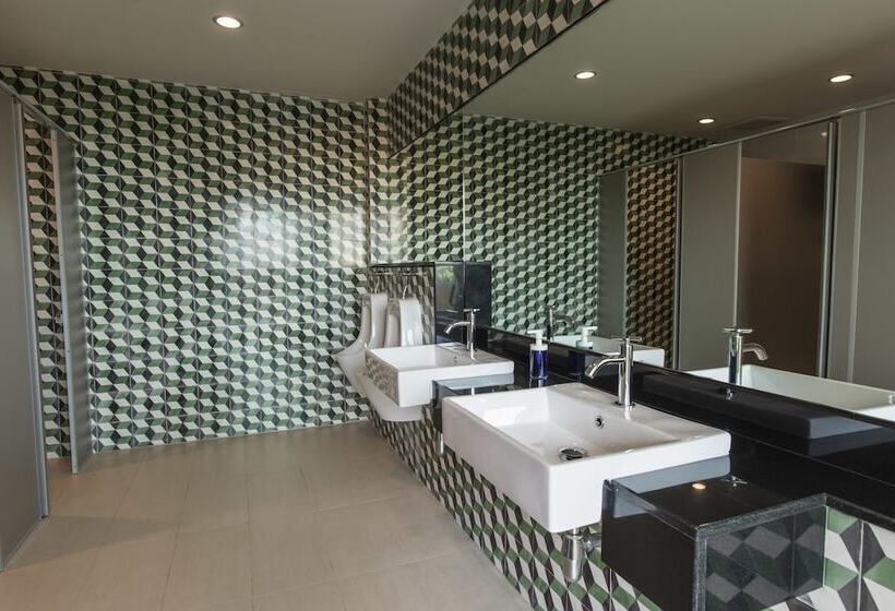 اتاق خانوادگی با سرویس بهداشتی مشترک, Feung Nakorn Balcony Rooms And Cafe