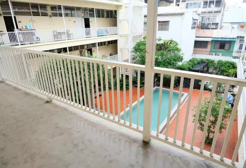 اتاق استاندارد سه نفره, Feung Nakorn Balcony Rooms And Cafe