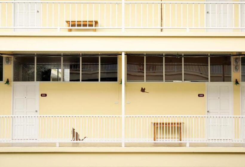 اتاق استاندارد سه نفره, Feung Nakorn Balcony Rooms And Cafe