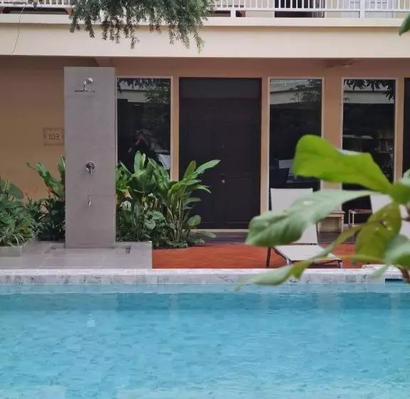سوییت, Feung Nakorn Balcony Rooms And Cafe