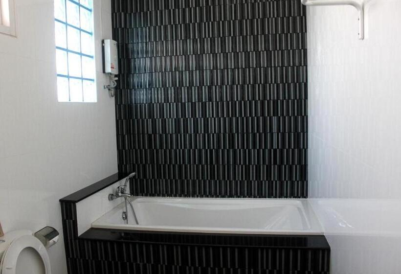 اتاق استاندارد چهار تخته, Feung Nakorn Balcony Rooms And Cafe