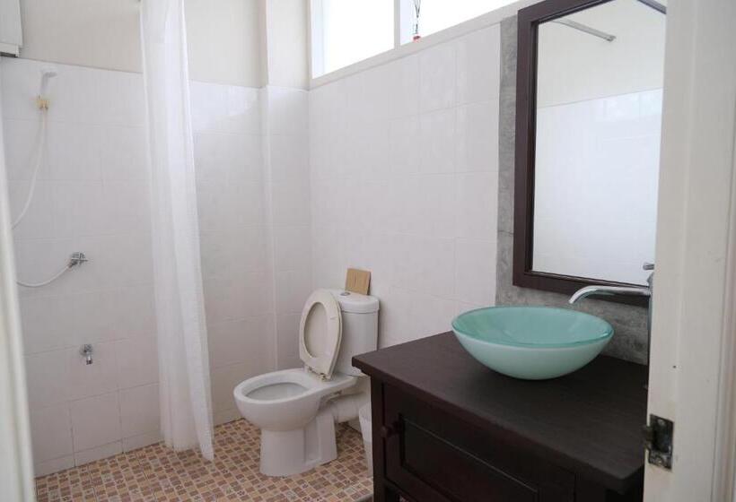 Economy Quadruple Room, Feung Nakorn Balcony Rooms And Cafe