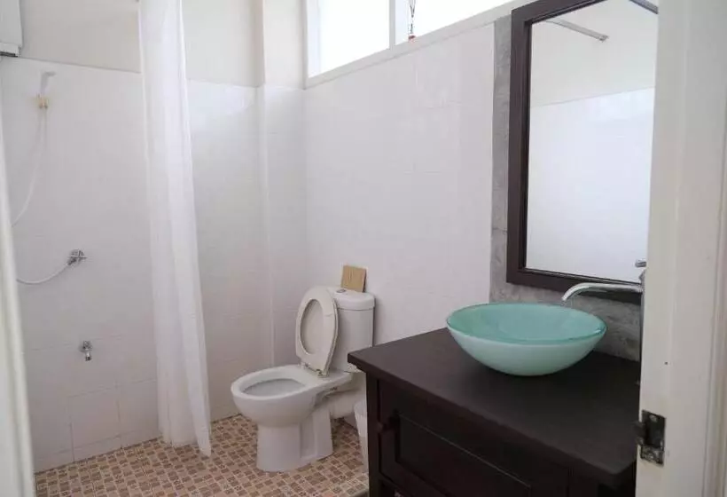 Economy Quadruple Room, Feung Nakorn Balcony Rooms And Cafe