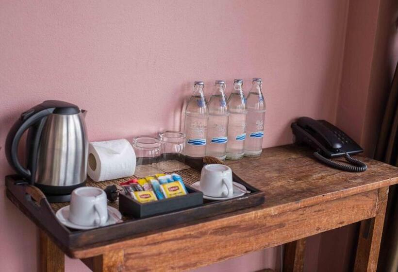 Economy Quadruple Room, Feung Nakorn Balcony Rooms And Cafe