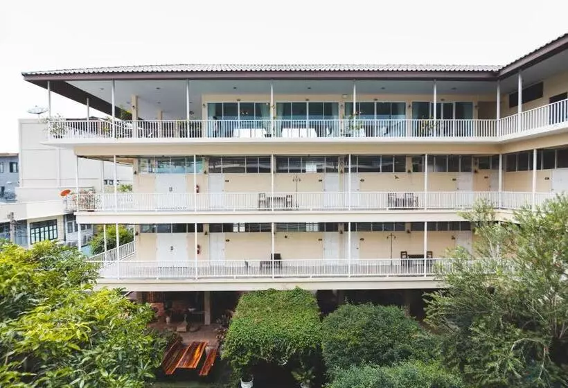 اتاق خانوادگی با سرویس بهداشتی مشترک, Feung Nakorn Balcony Rooms And Cafe