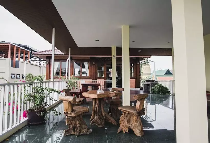 اتاق خانوادگی با سرویس بهداشتی مشترک, Feung Nakorn Balcony Rooms And Cafe